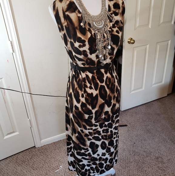 Flattering mid-lenght animal print dress size 16 - Picture 2 of 3